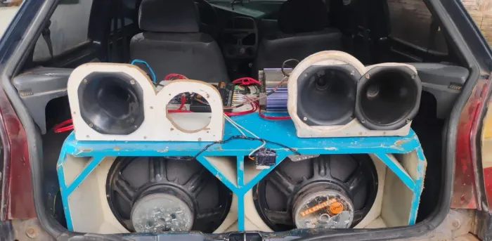 Vendo som automotivo