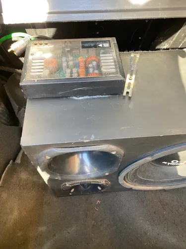 Caixa de som automotivo