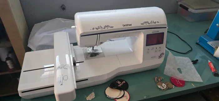 Máquina de Bordado / Bordadeira Brother 1430, usado apenas para testes Novíssima