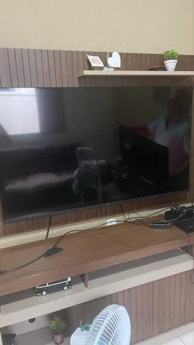 TV 65? 4K Philips 65PUG7408 - liga normal (defeito no painel)