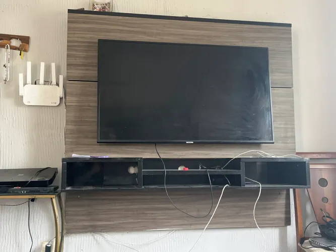 Painel hack para televisão até 60 polegadas, articulado com com 4 compartimentos