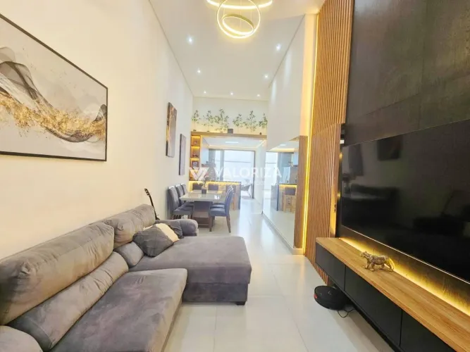 Casa com planejados, 3 quartos, suite com closet, piscina , Condomínio Villagio Ipanema
