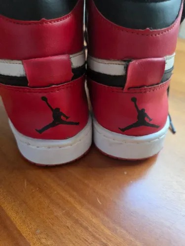Nike Air Jordan 1 Retro High OG Tênis tam. 34