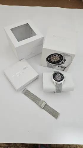 Relógio Smartwatch Michael Kors Pulseira Cristais de Swarovski - Edição Especial 