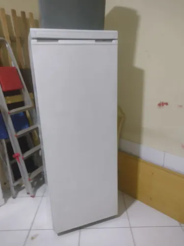 Freezer vertical funcionando perfeitamente 700