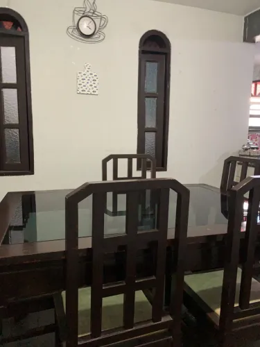 Mesa de jantar c/ 4 cadeiras