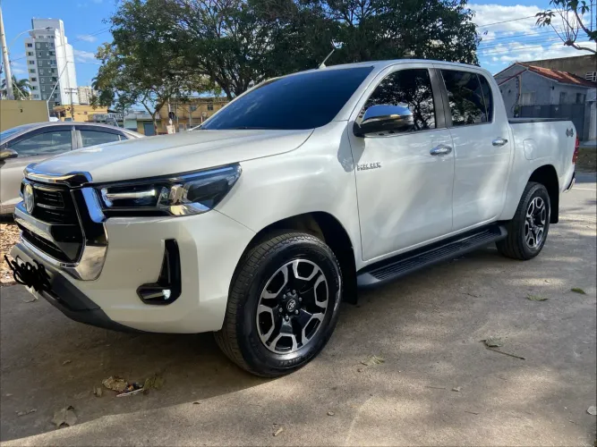 Toyota Hilux CD SRX 4X4 2.8 TDI 16V Diesel Aut. 2024