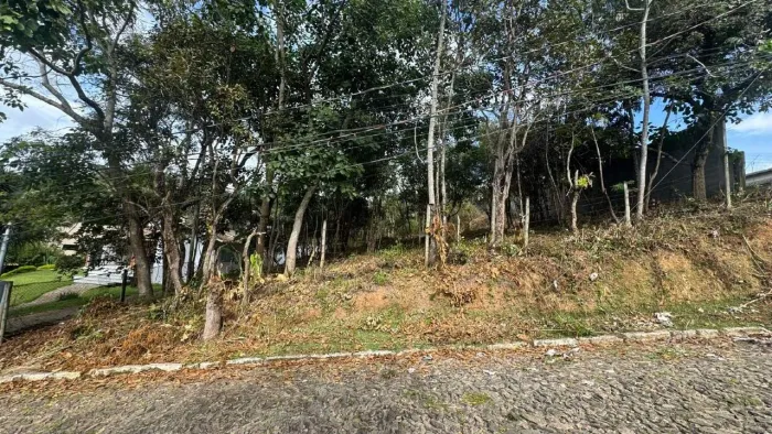 LOTE À VENDA NO CONDOMÍNIO VILA DO OURO