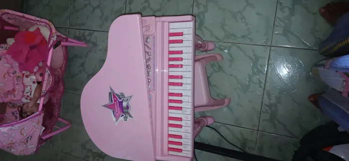 Piano infantil cor rosa valor 170.00