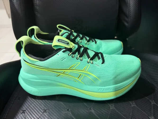 Tênis Asics Gel Nimbus 28 - tamanho 41.5