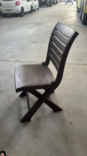 Cadeira de plástico nova