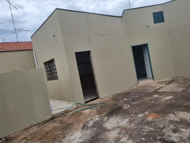 Casa em Bauru, Jarmin Prudência, 2 quartos, cozinha ampla, sala de estar e lavanderia