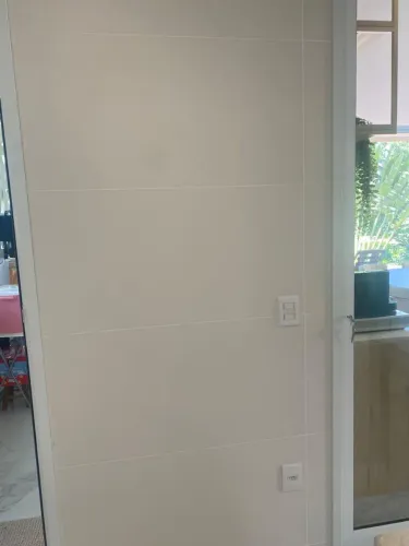 Vendo piso porcelanato de alto padrão para revestimento 