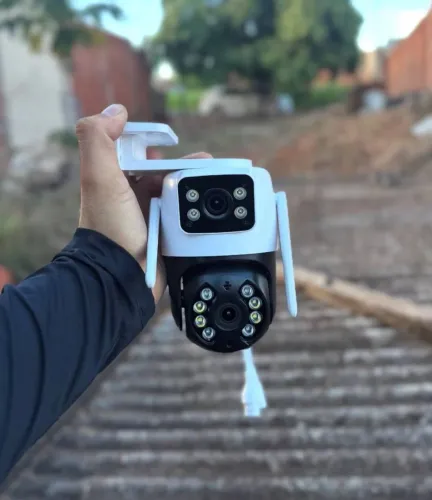 Câmera de Segurança WiFi Smart Camera IP nova 