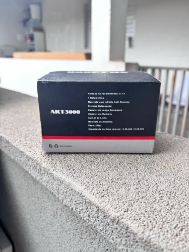 Molinete Maruri AKT 3000 - 4 Rolamentos, Longo Arremesso, Completo na Caixa