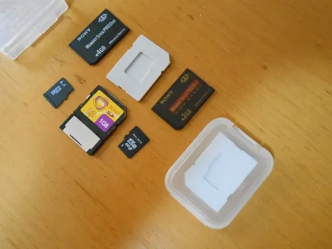 Memory Stick Sony 4Gb e 2Gb e brindes