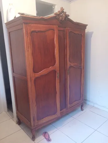 Guarda roupas antigo