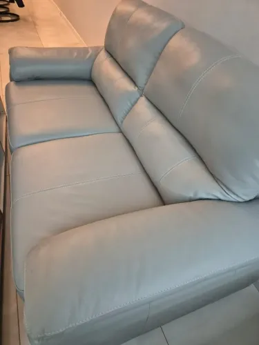 SOFA 02 LUGARES EM COURO