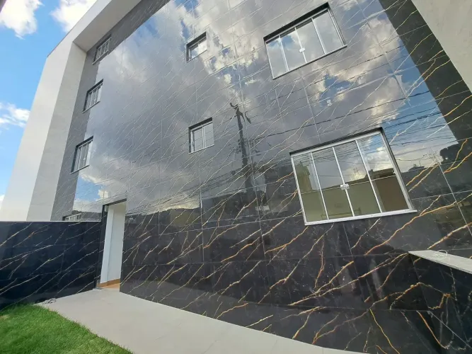 EXCELENTE ÁREA PRIVATIVA PARA LOCAÇÃO NO BAIRRO GLORIA