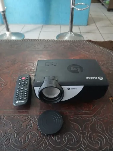 Mini Projetor Betec
