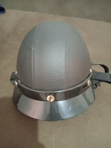 Capacete para scooter ou moto em couro