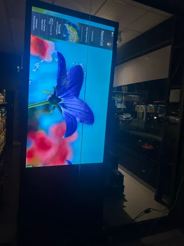 Totem de Led transforme sua vitrine com modernidade.