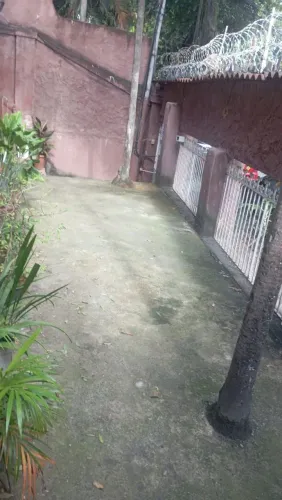 Aluga-se kitnet  pagou entrou em vila direto com proprietário 1,100