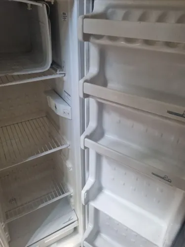 Geladeira em otimo funcionamento.