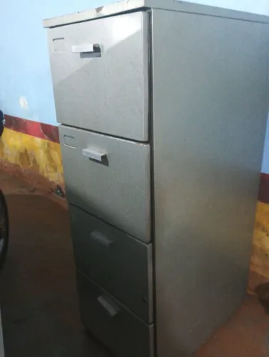 Arquivo  com 4 gavetas 