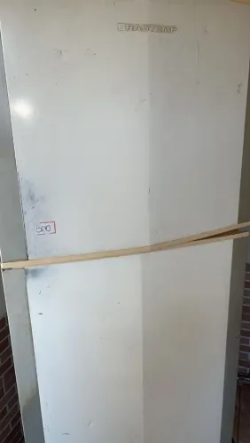 Vendo geladeira duas portas grande