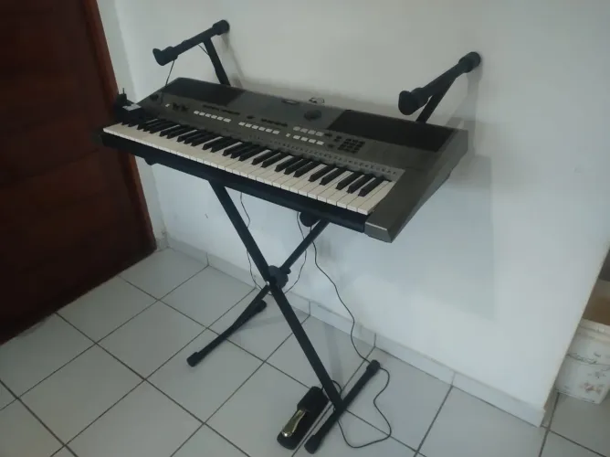 Teclado Yamaha PSR-E443 em perfeito estado