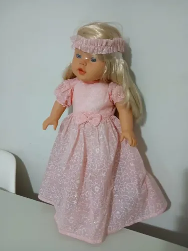 Vendo essa Boneca nova sem uso Tamanho G