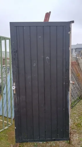 PORTÃO PRETO CHAPEADO