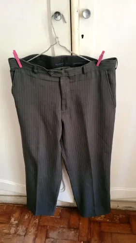 Calça alfaiataria masculina 44 cinza risca de giz