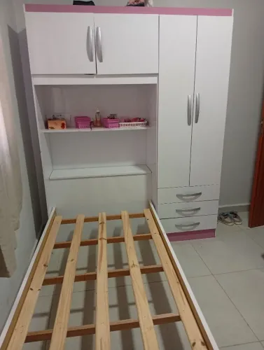 Guarda roupa com cama  infantil menina 