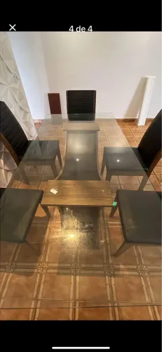 Mesa com 6 cadeira em couro