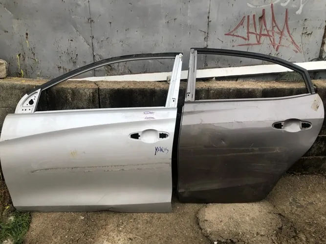 Porta dianteira e traseira toyota yaris 17/20