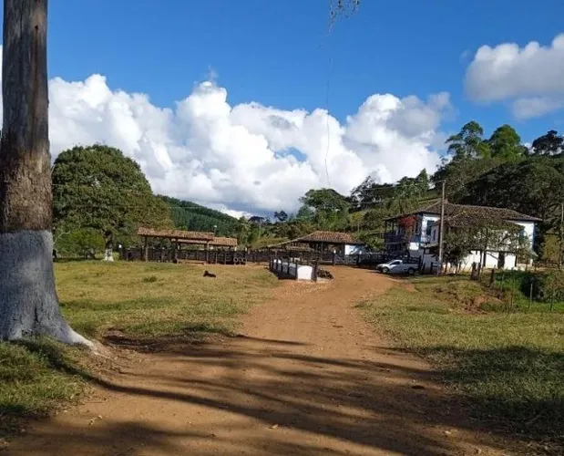 Fazenda de 320 ha com casarão antigo a 280 km de BH, Sabinópolis.