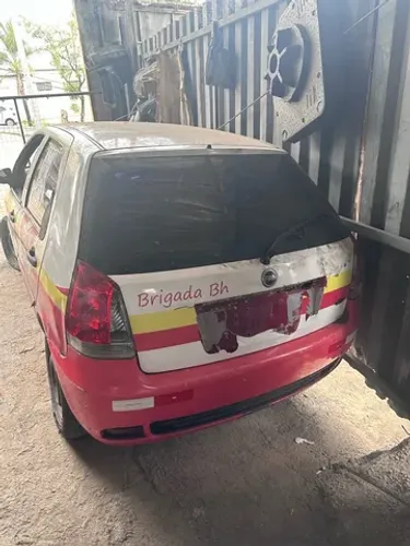 Tampa trazeira fiat palio 2010 600