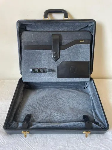 Maleta de couro com segredo