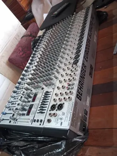 Mesa de som behringer sl2442fx ( único dono)
