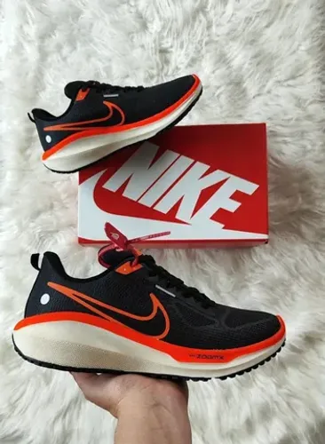 Tênis Nike Zoom X preto laranja