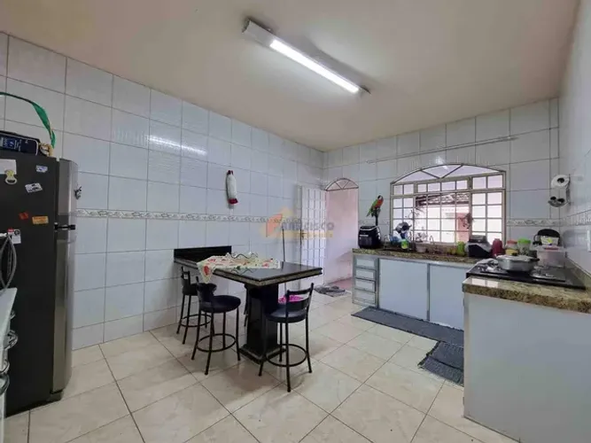 Casa à venda, 3 quartos, 1 suíte, 3 vagas, Tietê - Divinópolis/MG
