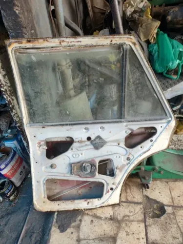 Porta traseira direita com vidro do passat Iraquiano 1989