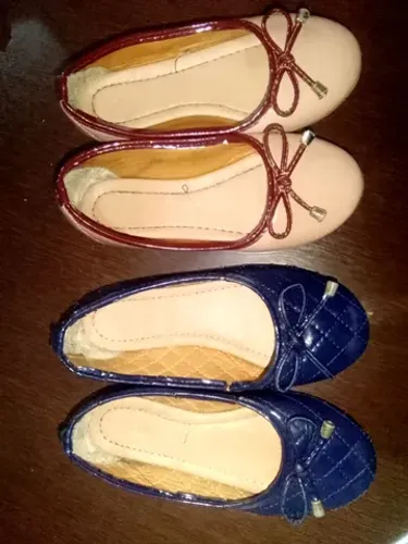 3 PARES INFANTIS n° 29. (Sandálias e sapatilhas).