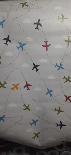 Papel de parede vinil tipo infantil viagem avião 