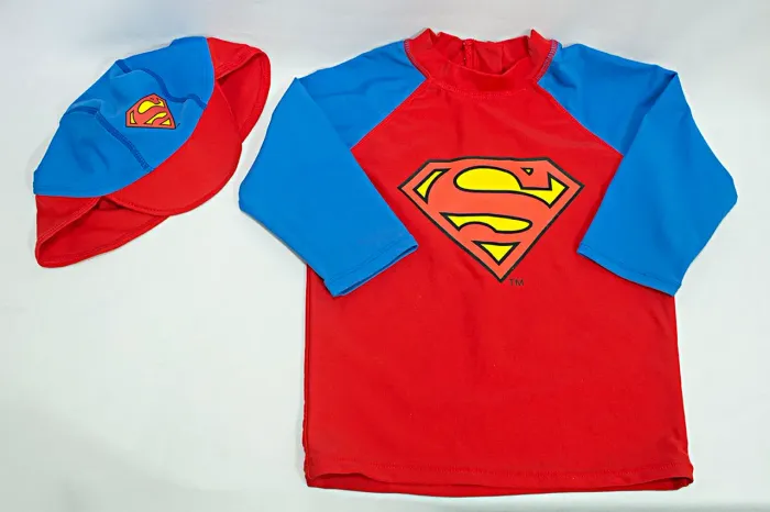Roupa de banho infantil, camiseta + boné Super Homem - Riachuelo