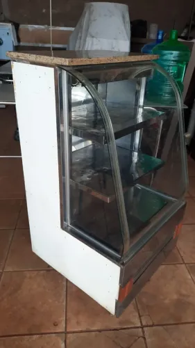 Balcão expositor refrigerado 220 volts com tampo de marmore 0,61 cm bem conservado funcion