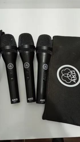 3 microfones AKG P35, cadaR$250,00 e os 3 microfones por R$700,00