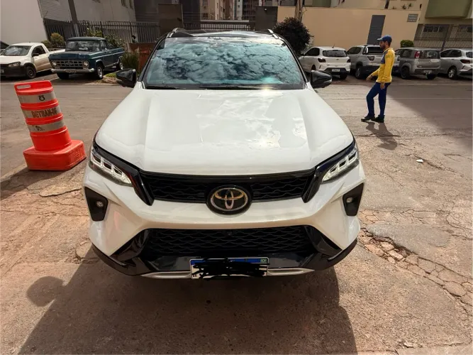 Toyota Hilux SW4 Diamond 2.8 TB 4X4 Die. Aut. 2023